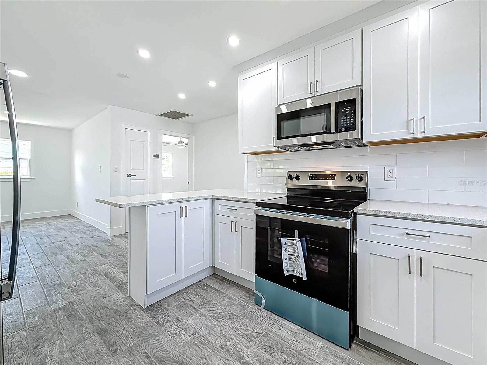 SHORE ACRES OVERLOOK SEC - Residential Lease