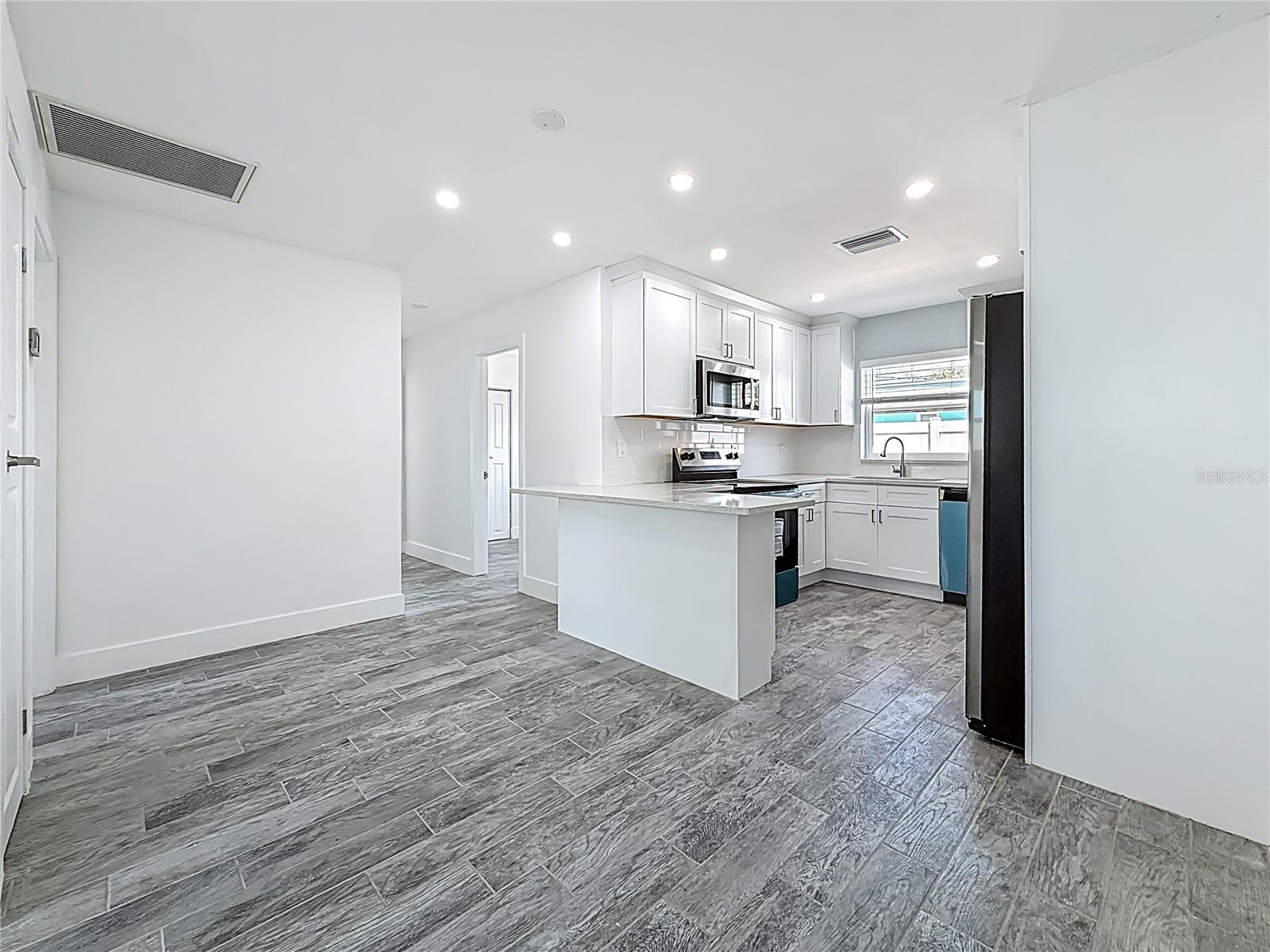 SHORE ACRES OVERLOOK SEC - Residential Lease