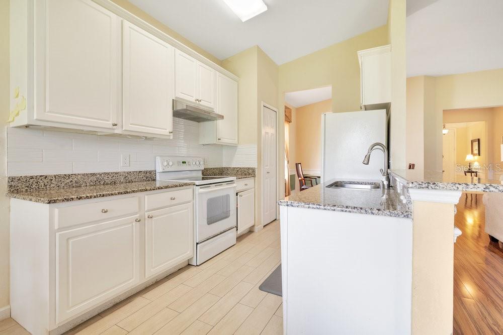 LAKES/WINDERMERE-PEACHTREE - Residential