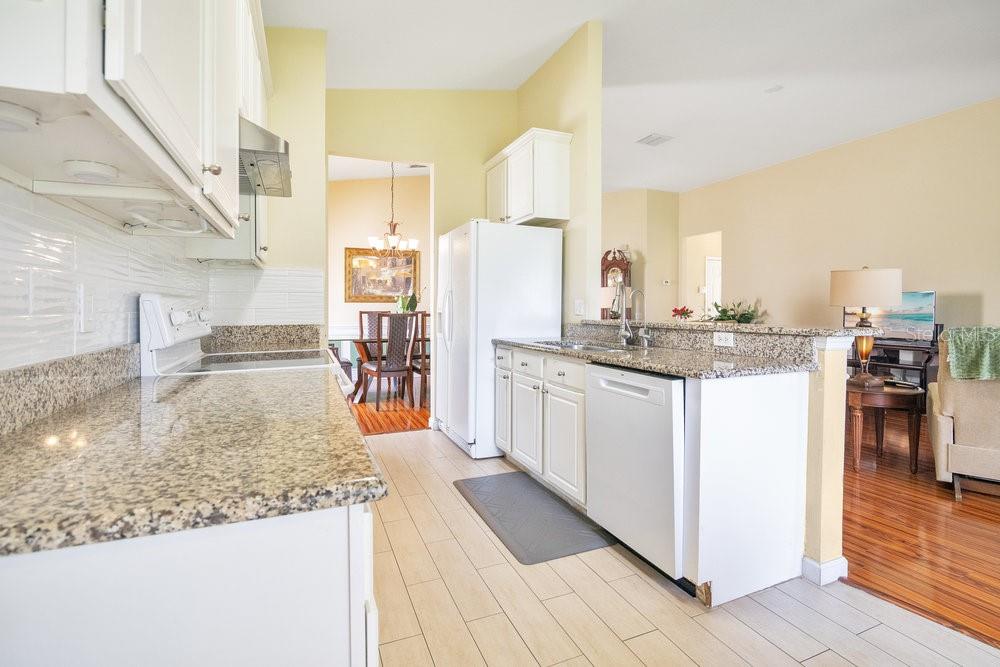 LAKES/WINDERMERE-PEACHTREE - Residential