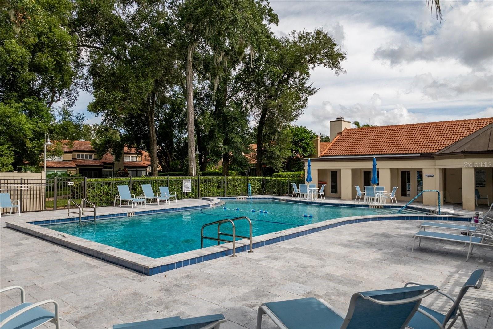 MOORINGS ON LAKE MAITLAND CONDO - Residential