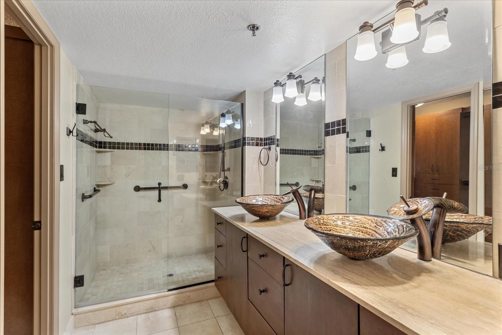 MOORINGS ON LAKE MAITLAND CONDO - Residential