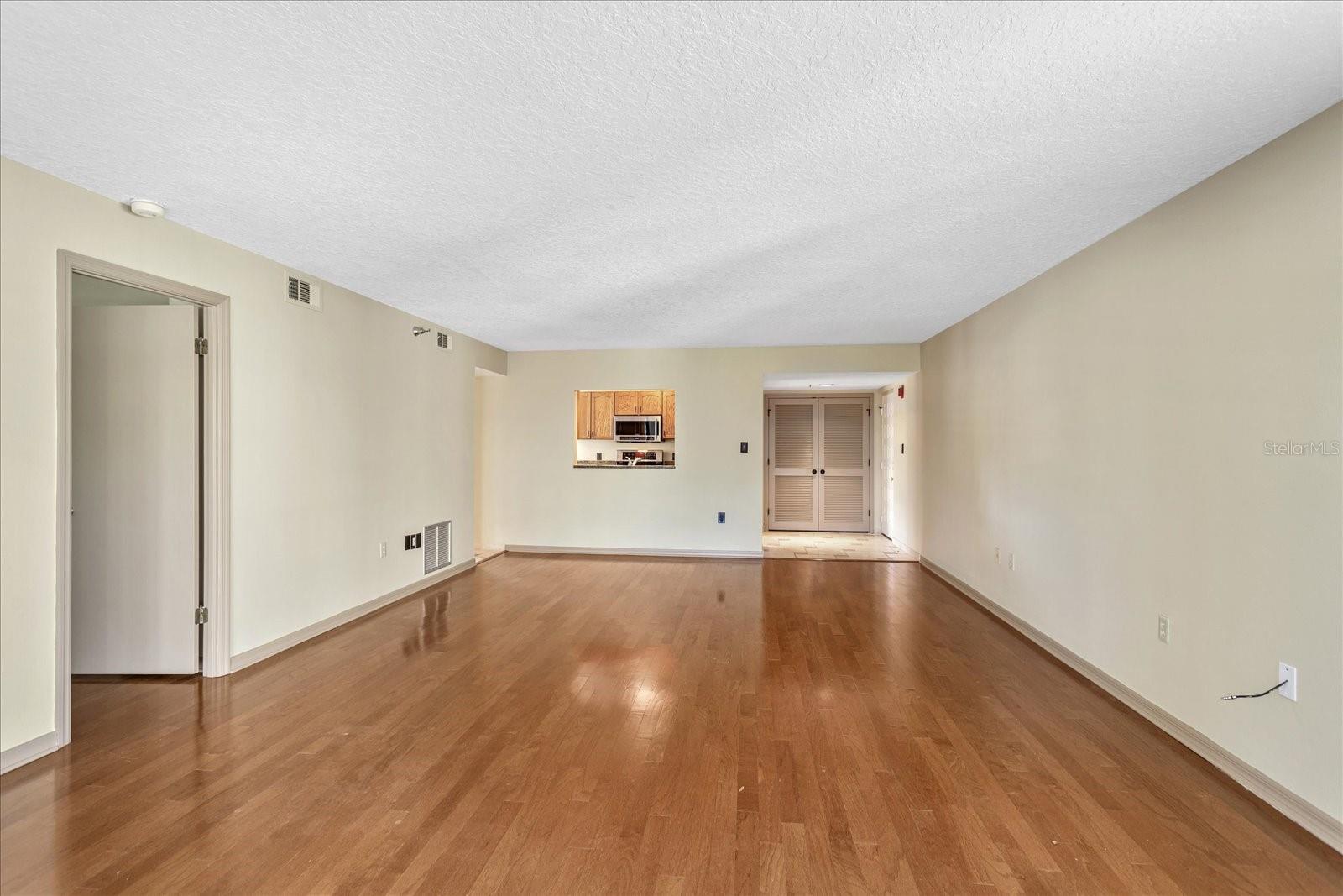 MOORINGS ON LAKE MAITLAND CONDO - Residential