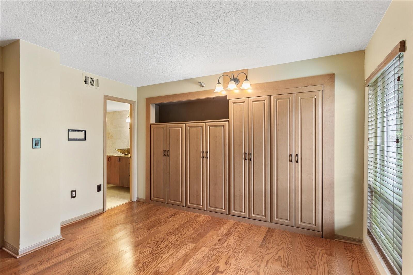 MOORINGS ON LAKE MAITLAND CONDO - Residential