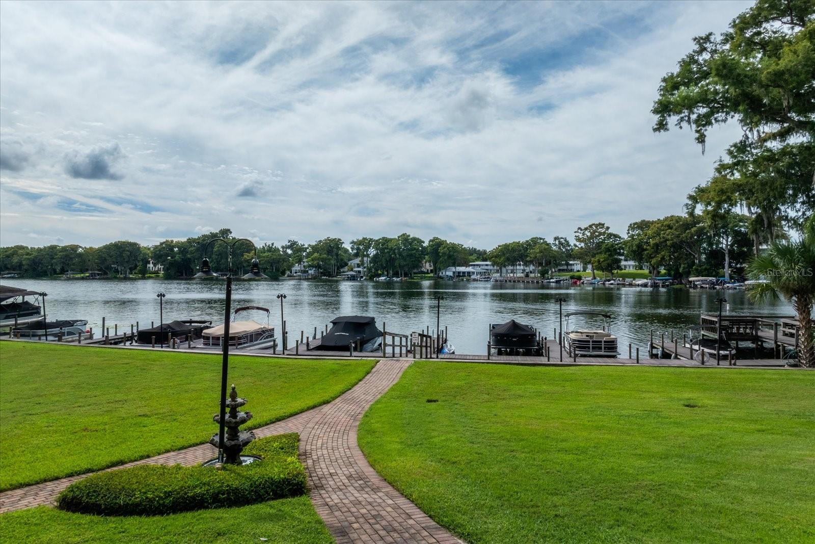 MOORINGS ON LAKE MAITLAND CONDO - Residential