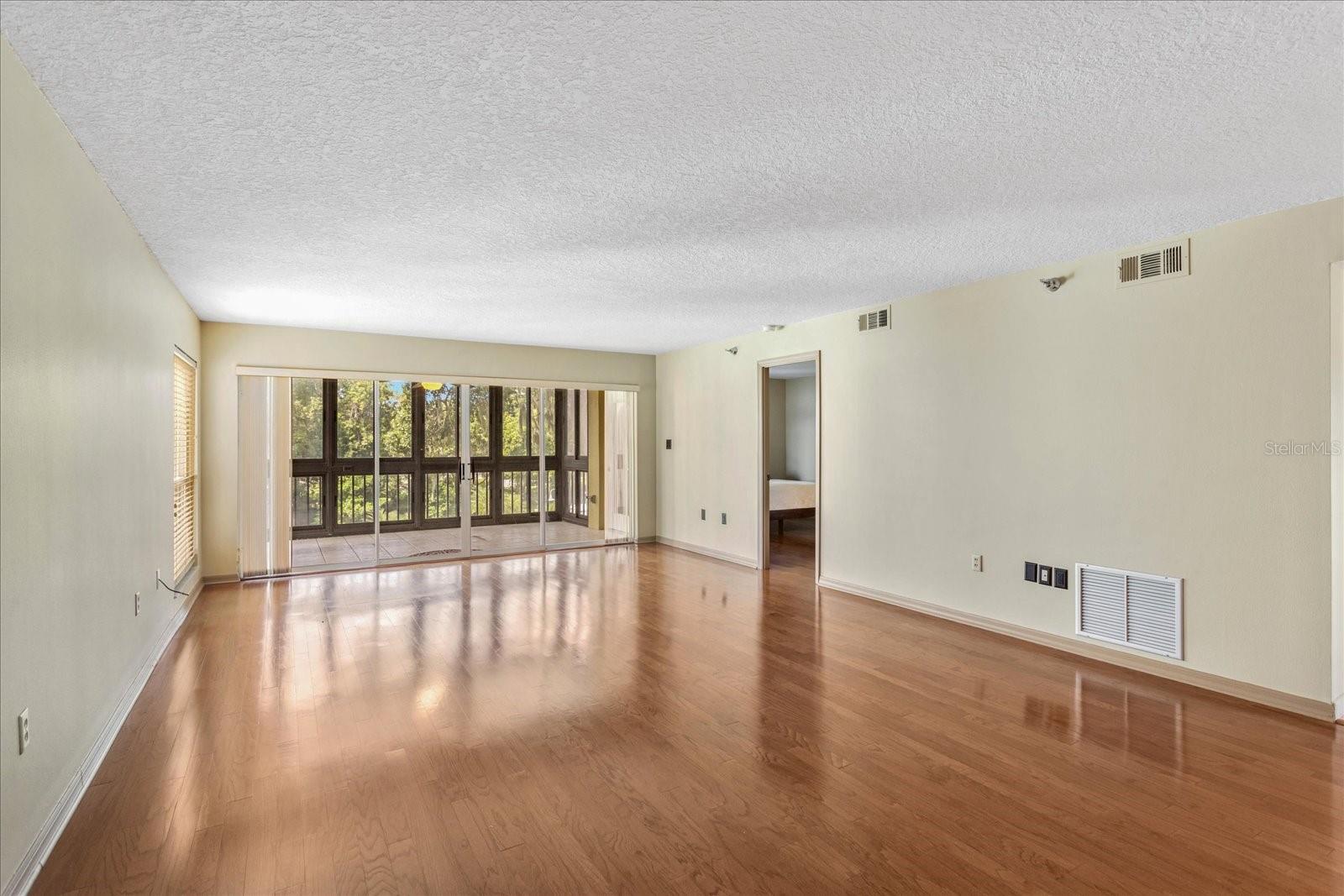 MOORINGS ON LAKE MAITLAND CONDO - Residential