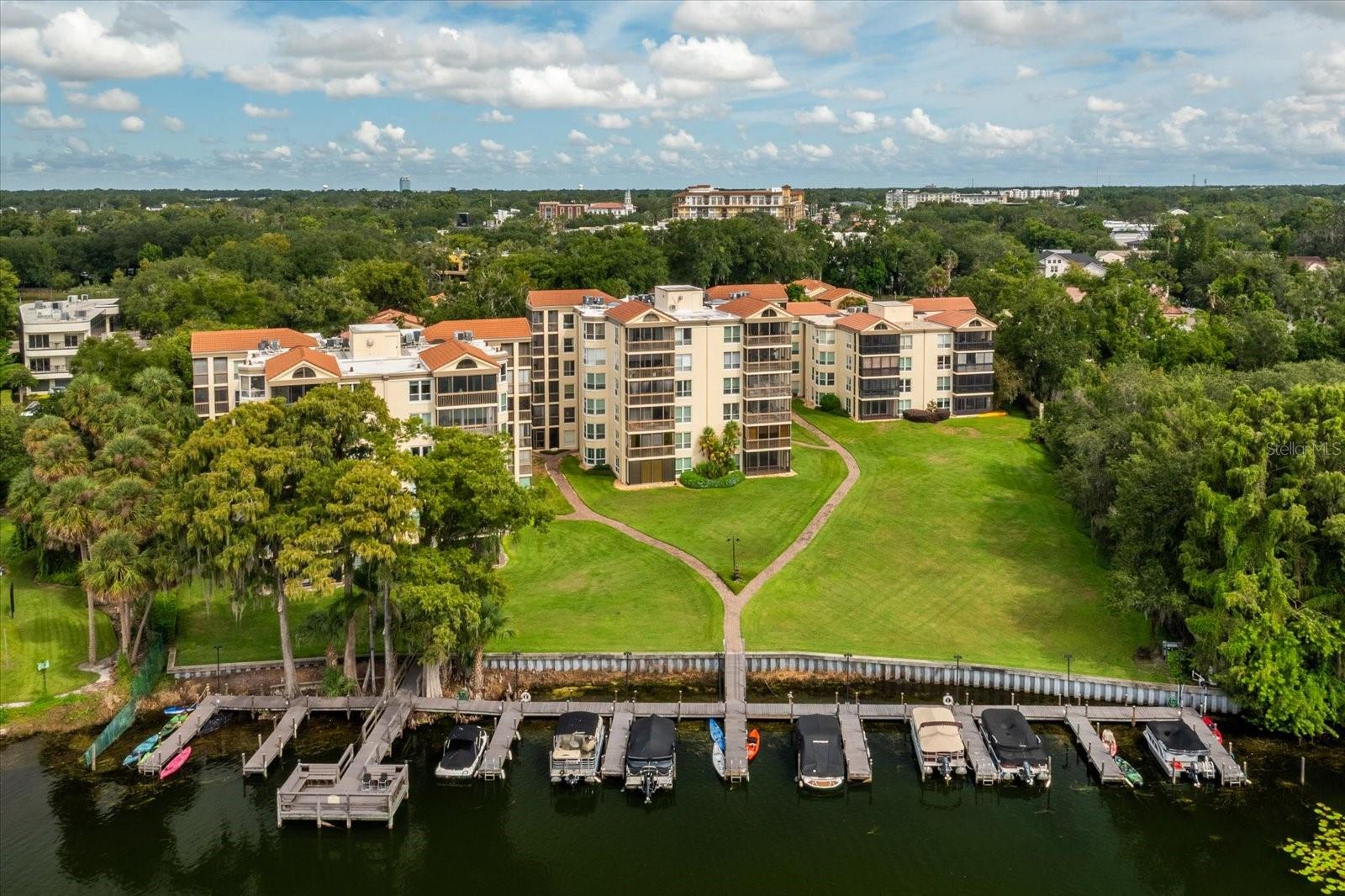 MOORINGS ON LAKE MAITLAND CONDO - Residential