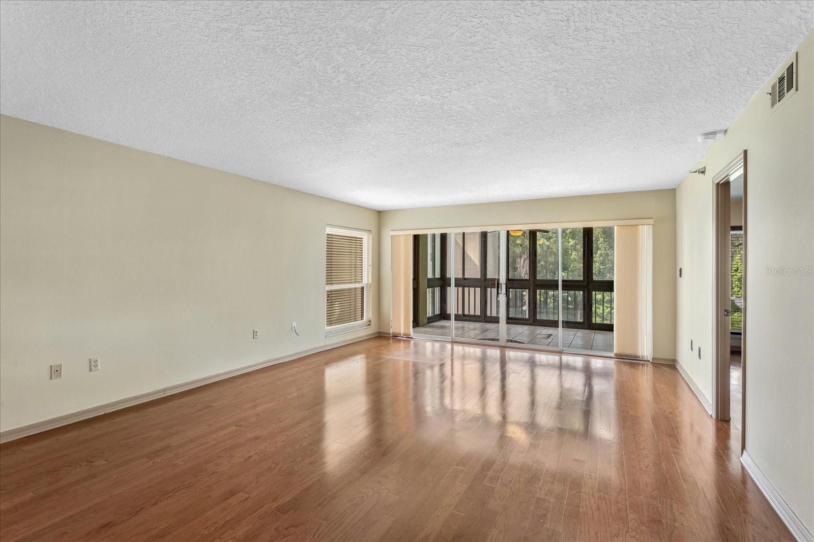 MOORINGS ON LAKE MAITLAND CONDO - Residential