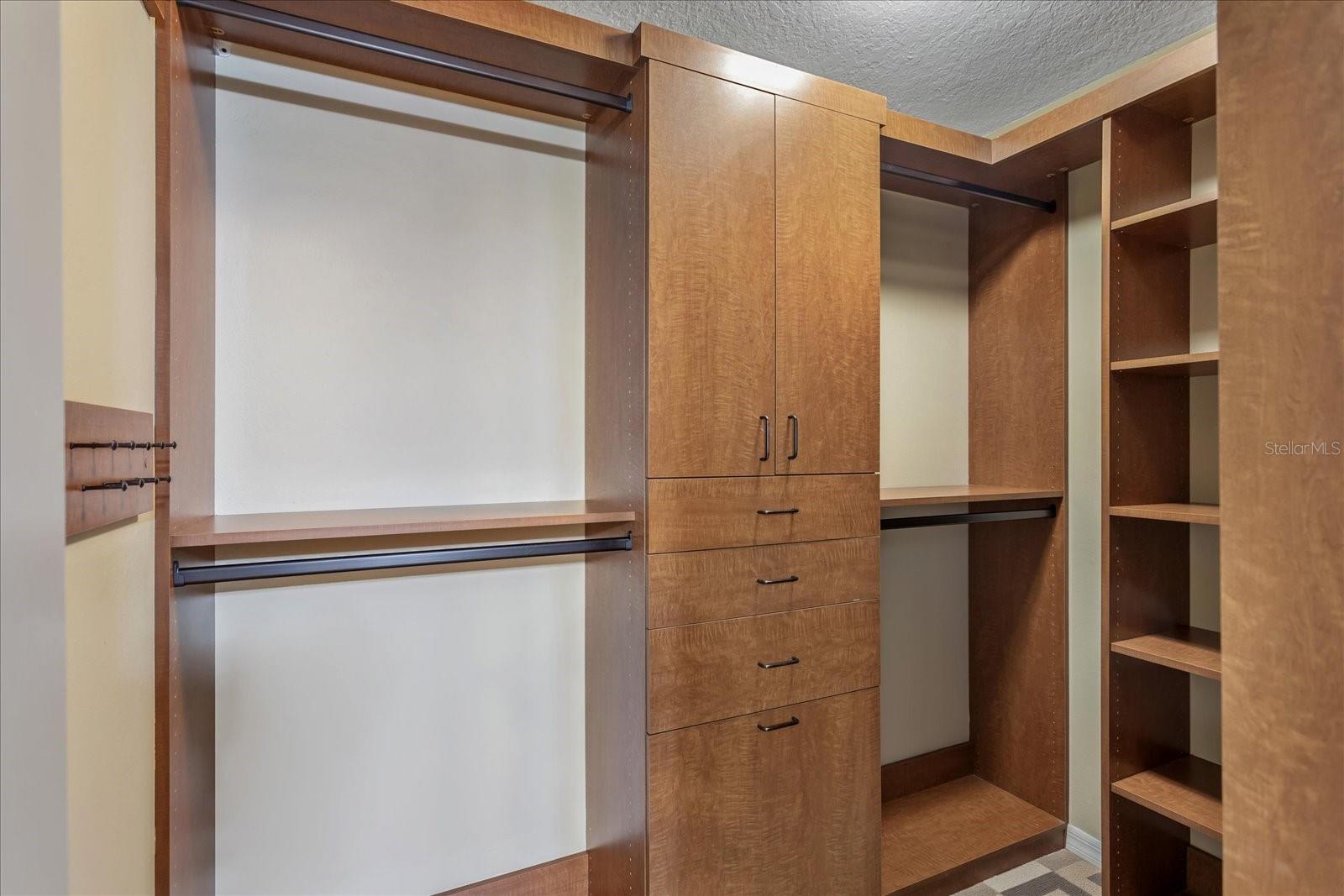 MOORINGS ON LAKE MAITLAND CONDO - Residential