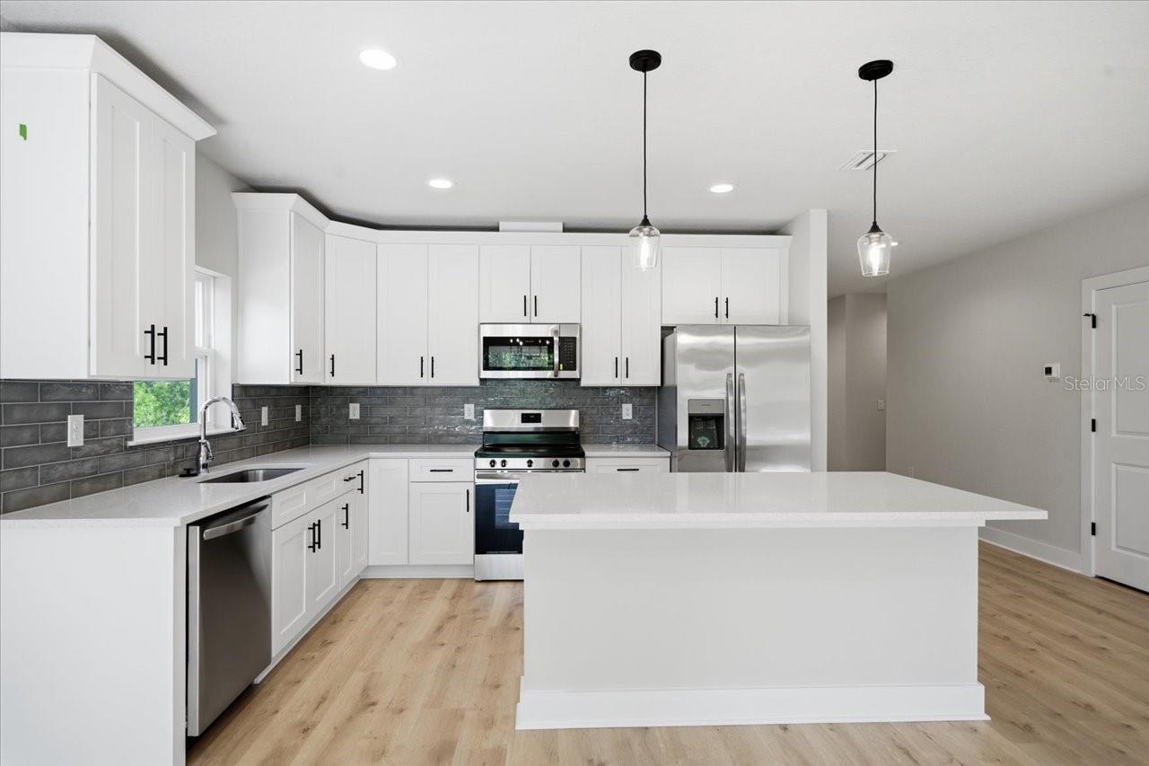 ROYAL HIGHLANDS - Residential