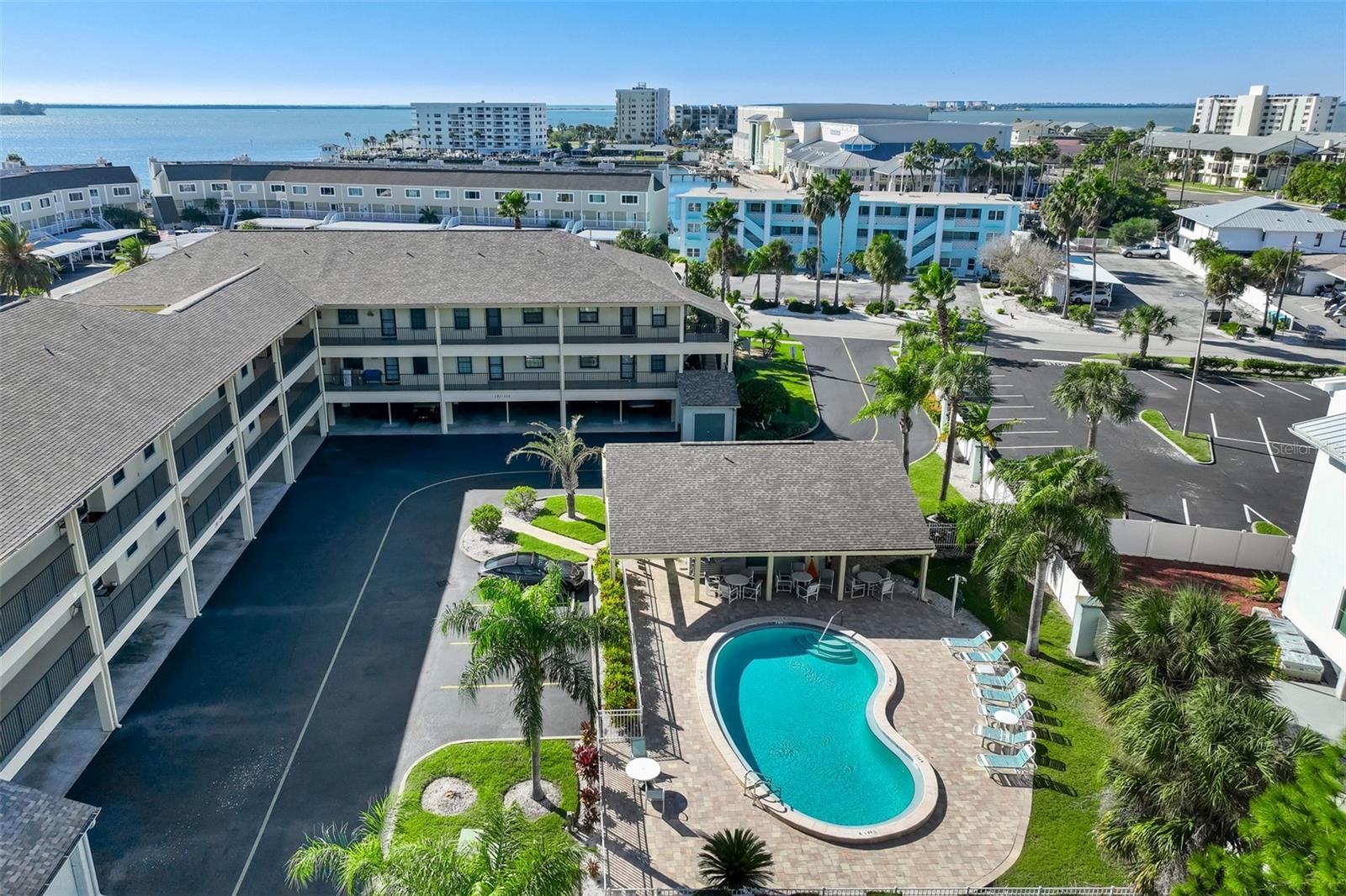 HARBOR POINTE CONDO - Residential