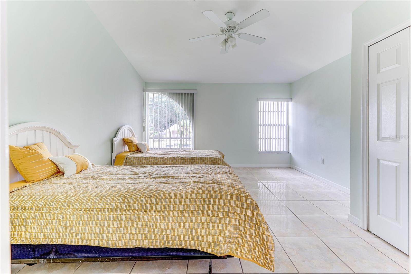 WINDSOR OAKS - Residential