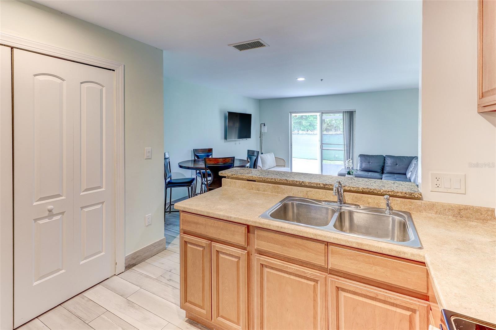 WINDSOR OAKS - Residential