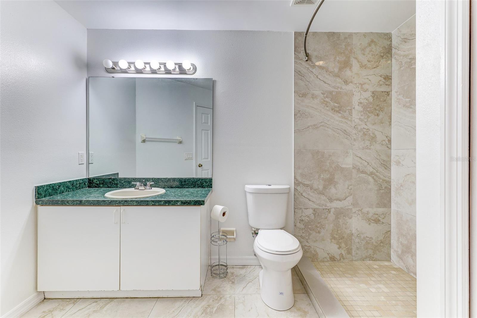 WINDSOR OAKS - Residential