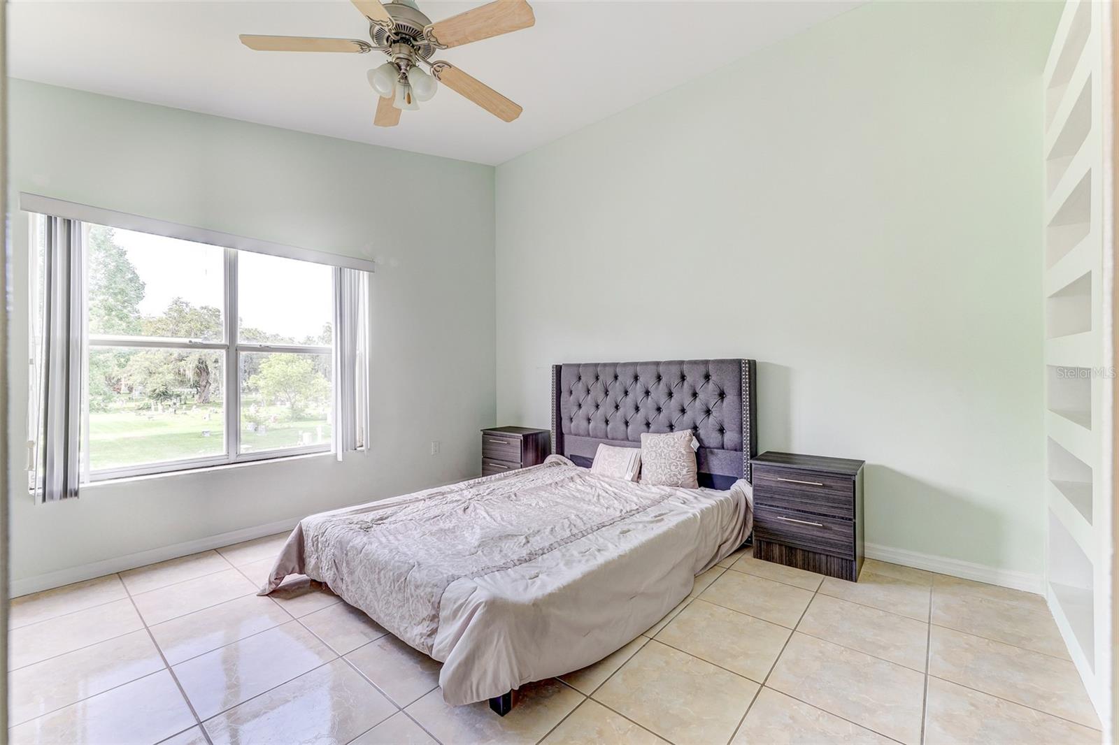 WINDSOR OAKS - Residential