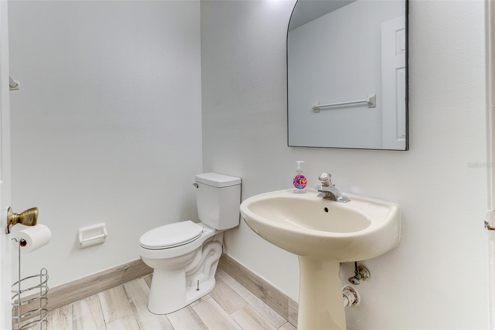 WINDSOR OAKS - Residential