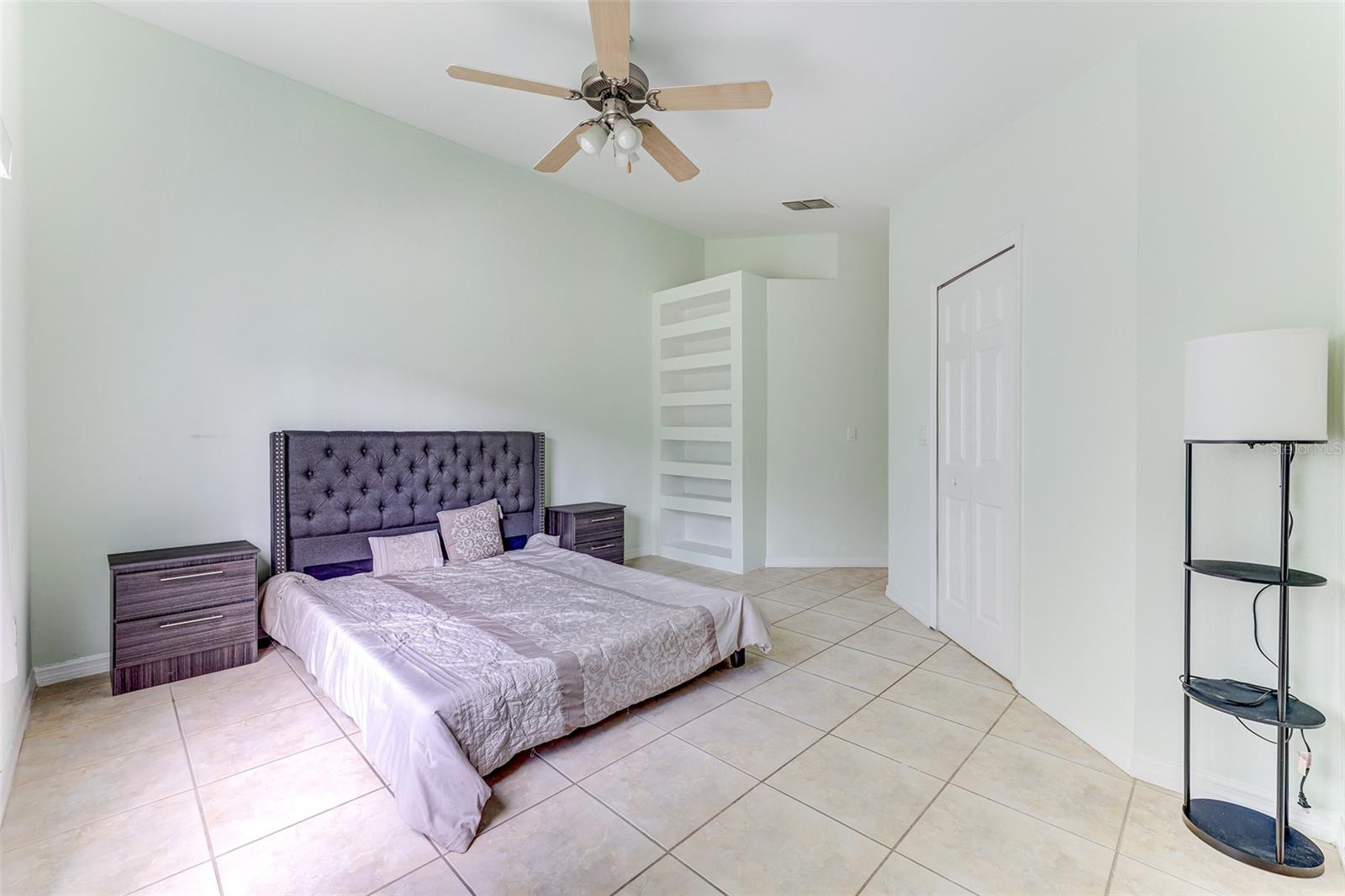 WINDSOR OAKS - Residential