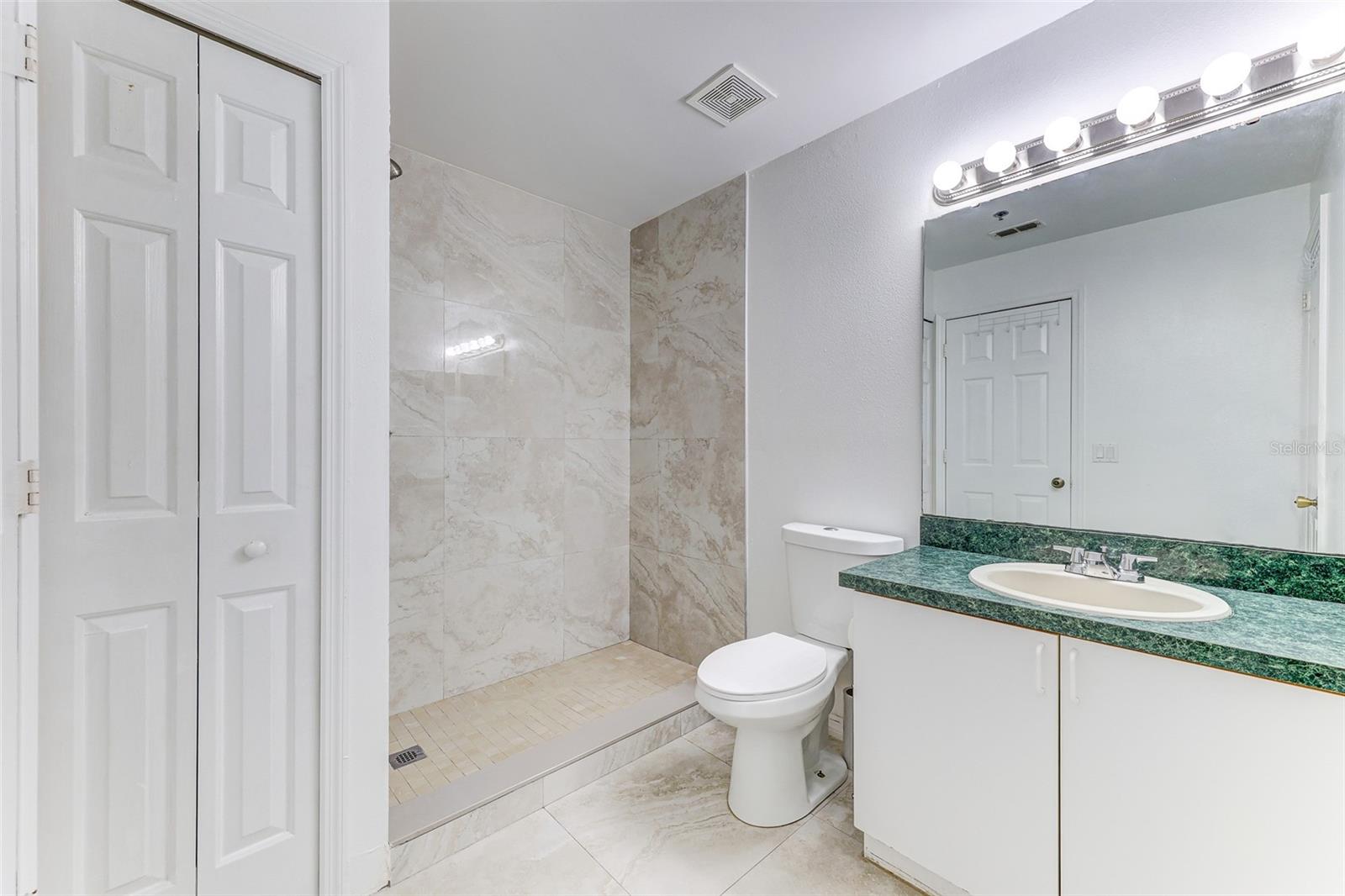 WINDSOR OAKS - Residential