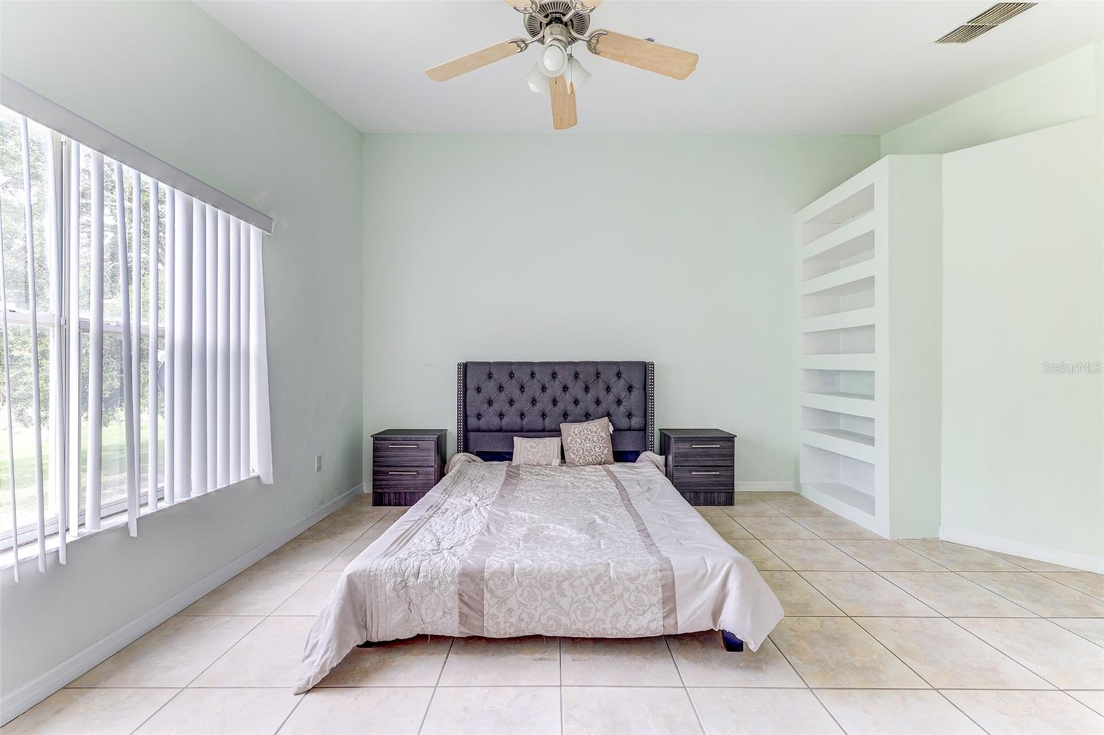 WINDSOR OAKS - Residential