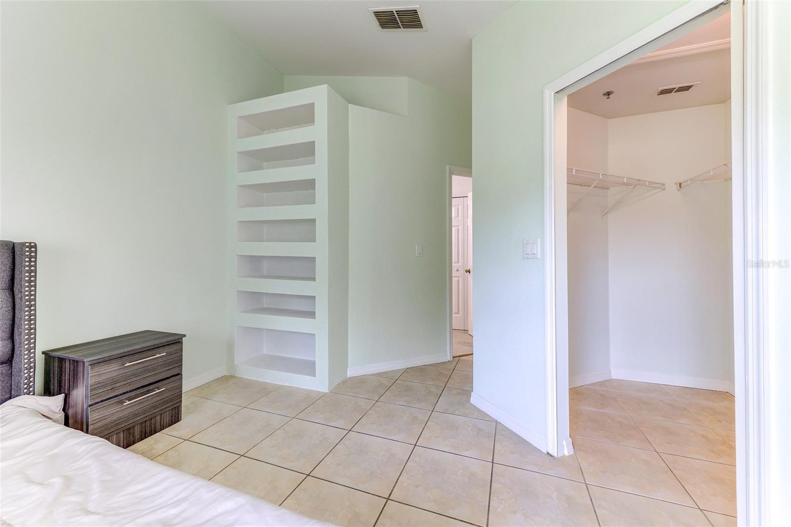 WINDSOR OAKS - Residential