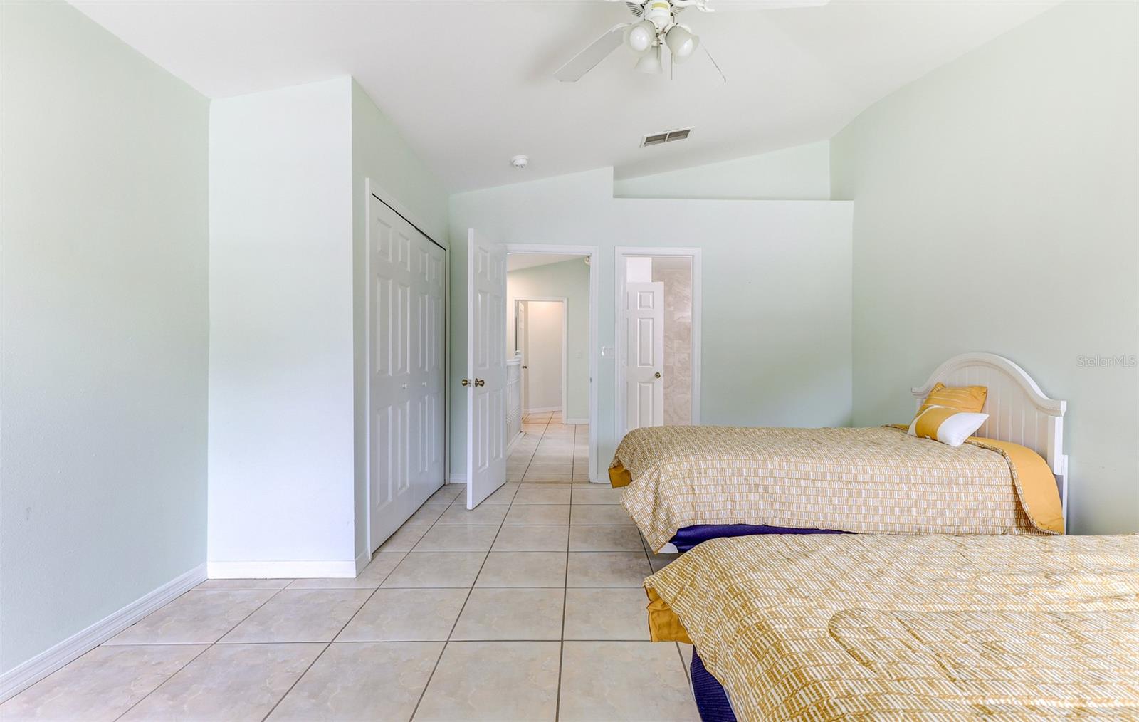 WINDSOR OAKS - Residential