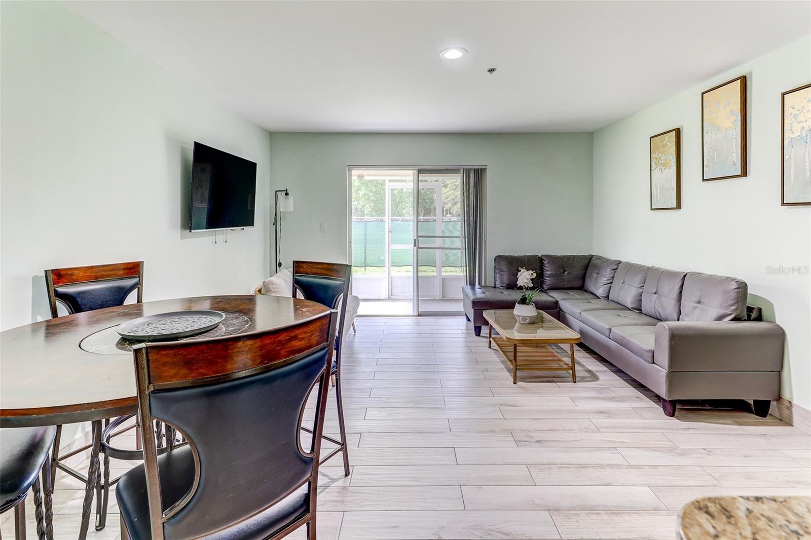 WINDSOR OAKS - Residential