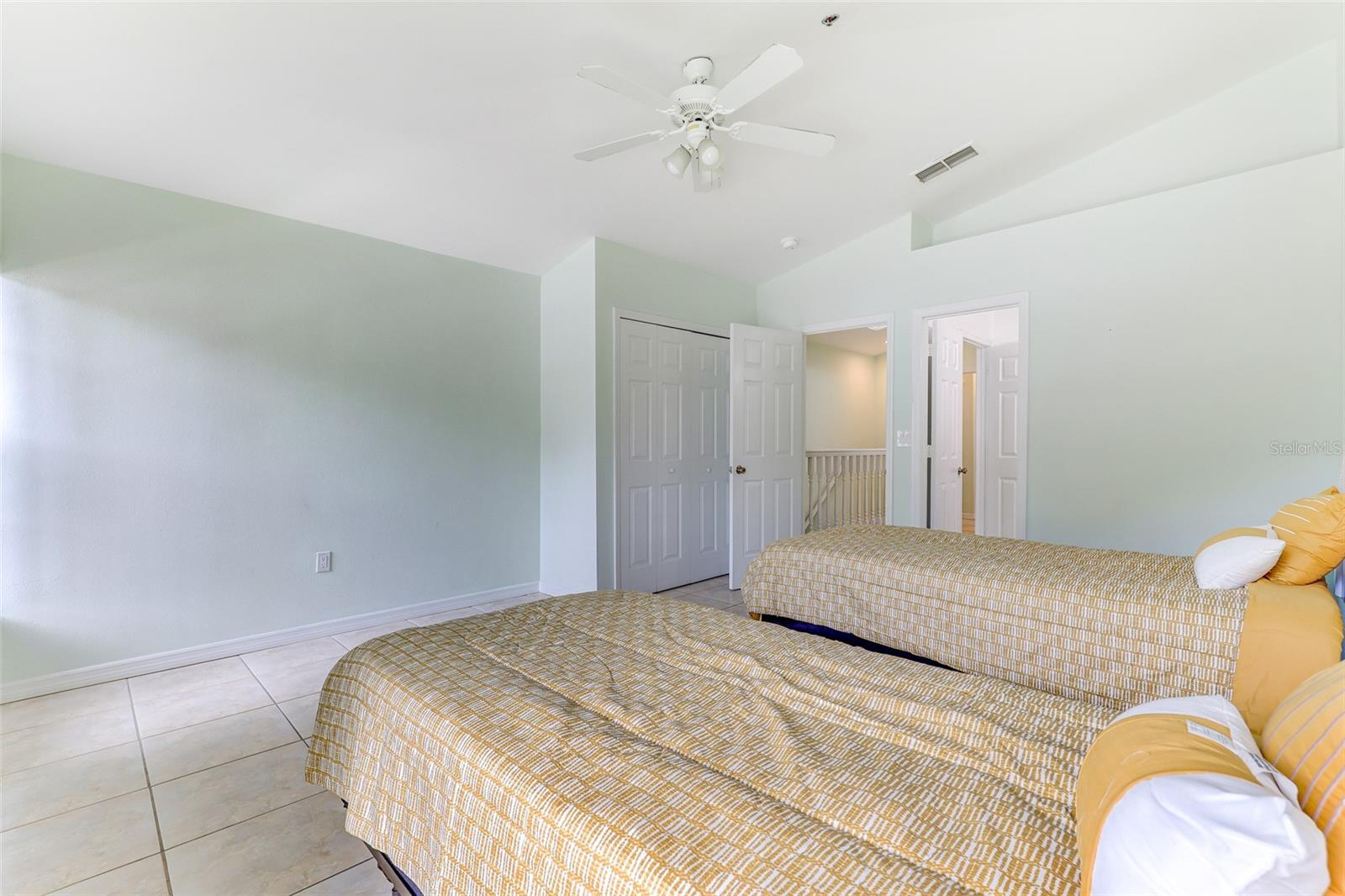 WINDSOR OAKS - Residential