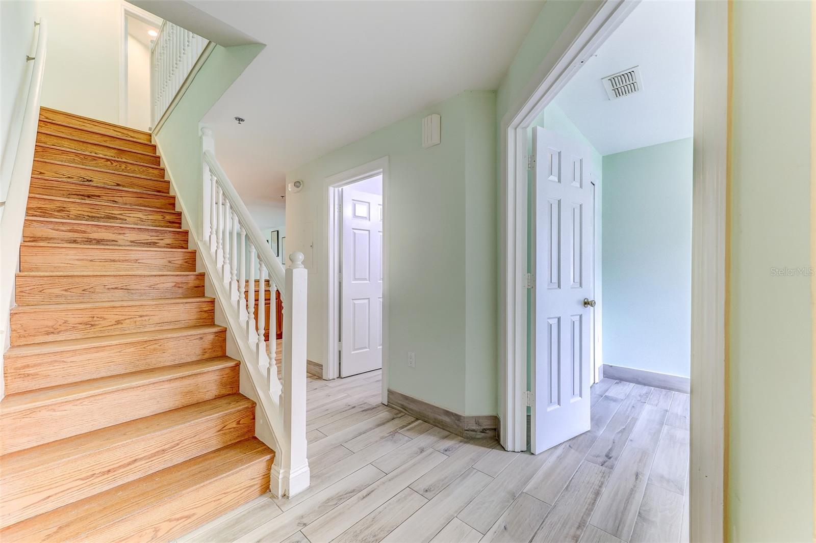 WINDSOR OAKS - Residential