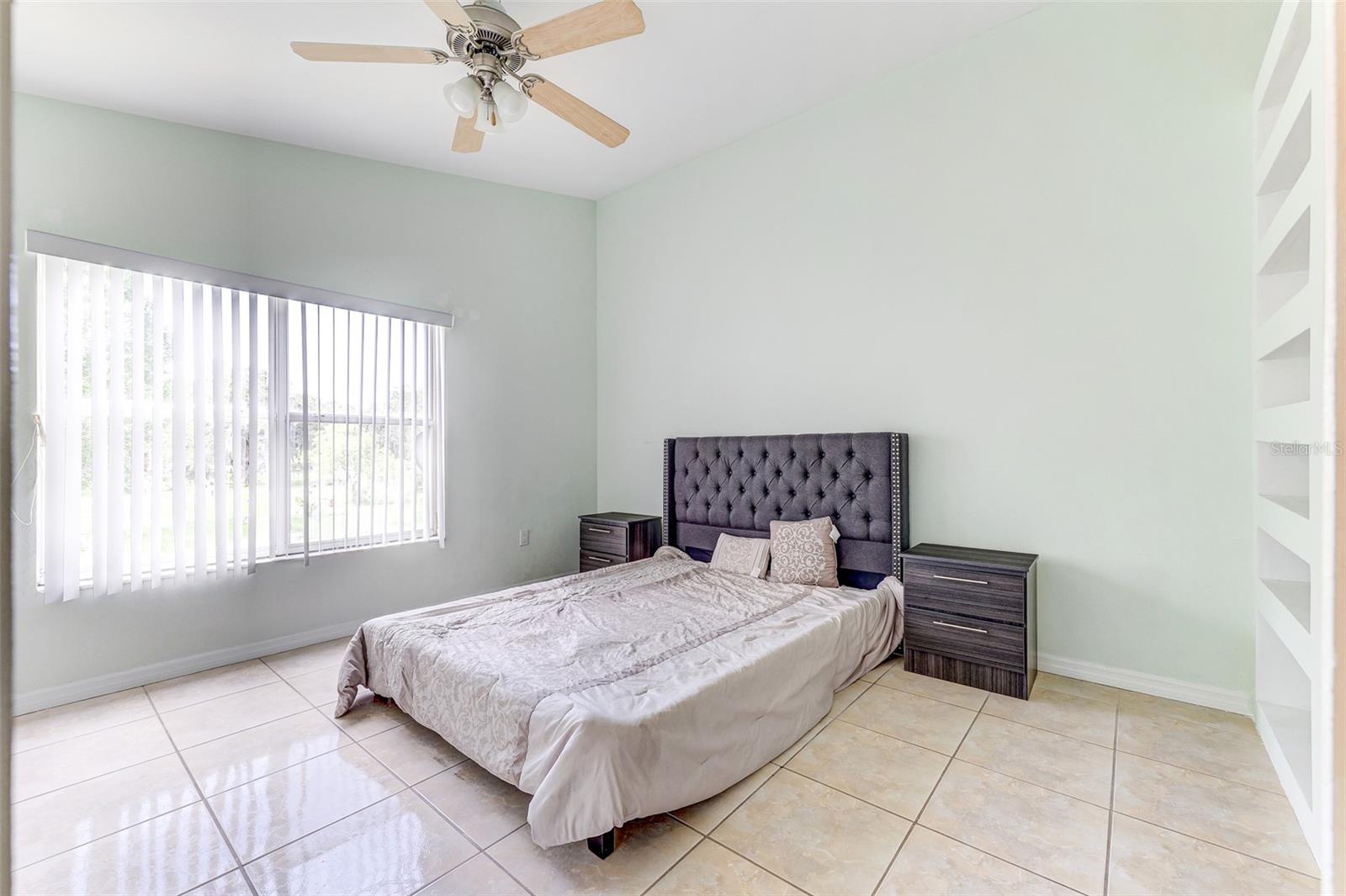 WINDSOR OAKS - Residential