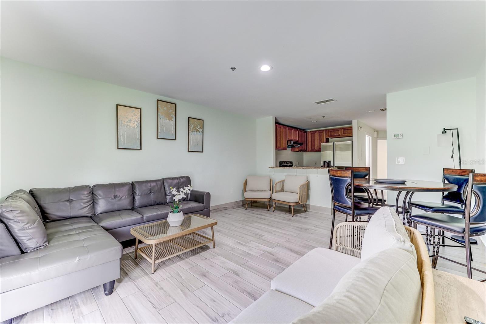 WINDSOR OAKS - Residential