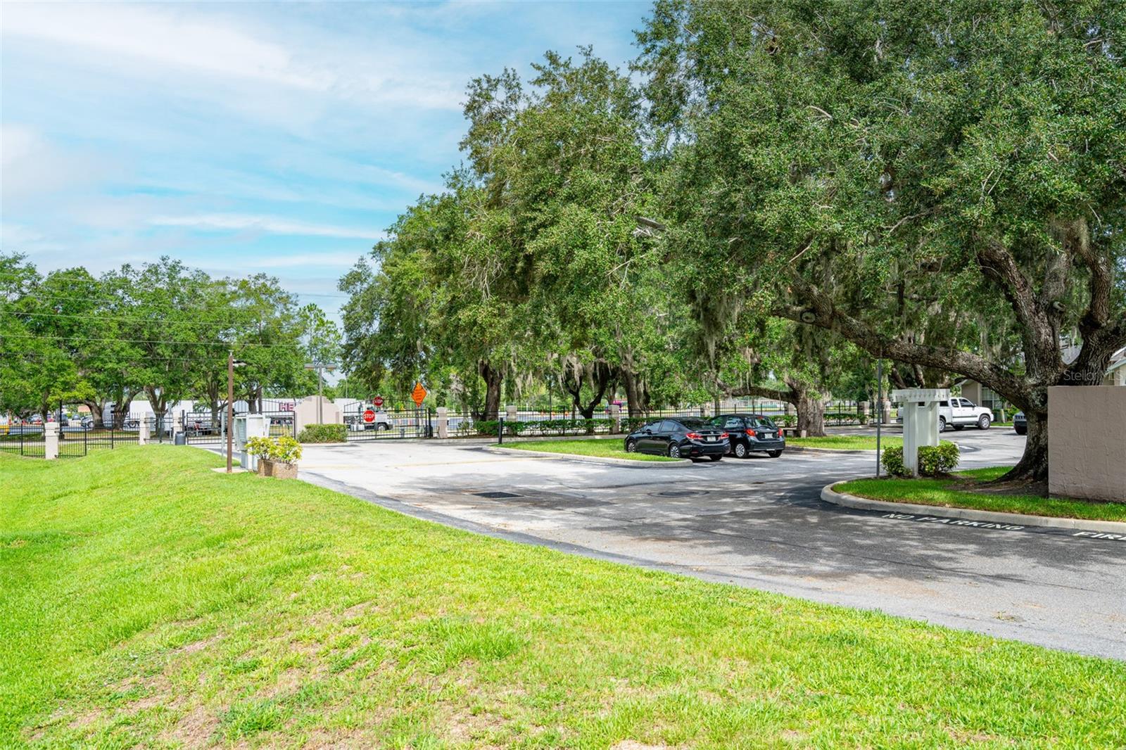 WINDSOR OAKS - Residential