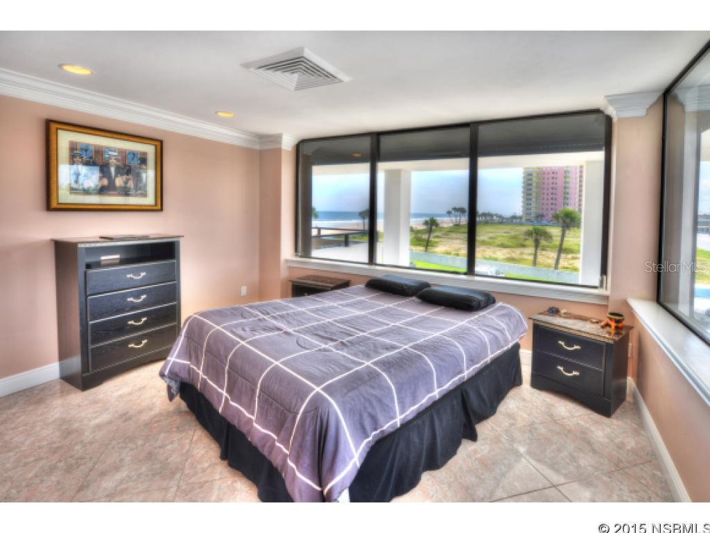 Aliki Forum Condo - Residential