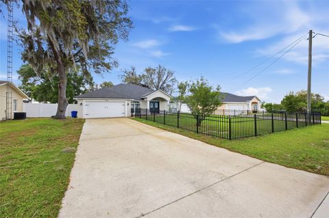 Photo of 10058 SE 105th Place, Belleview, FL 34420 (MLS # OM722758)