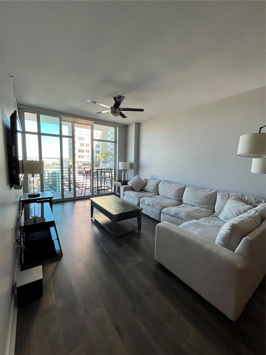 GRAND CENTRAL AT KENNEDY RESID - Residential Lease