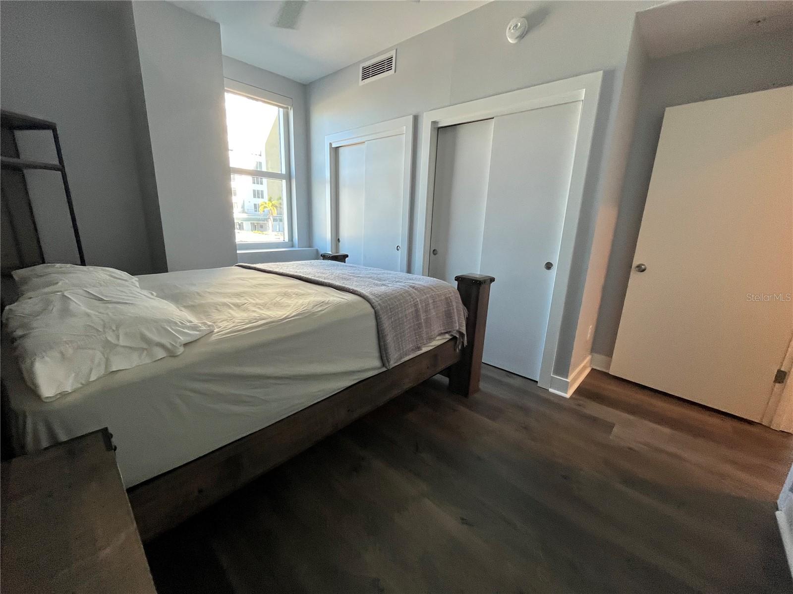 GRAND CENTRAL AT KENNEDY RESID - Residential Lease