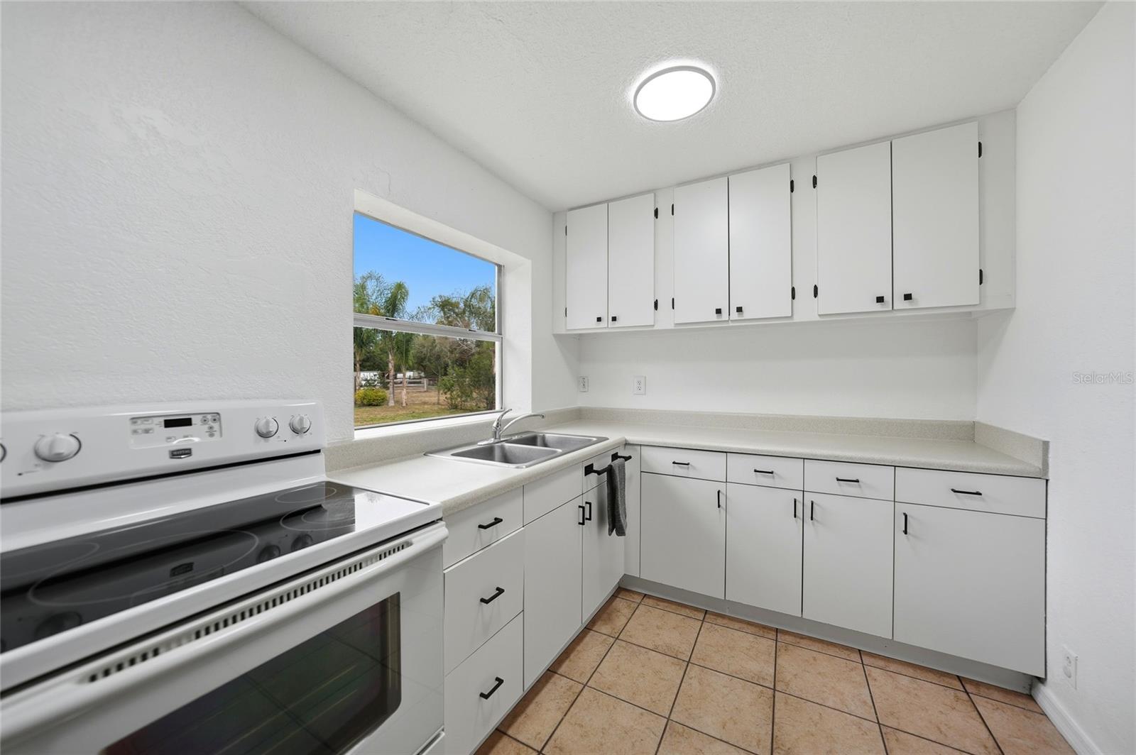 GENES LITTLE ACRES - Residential