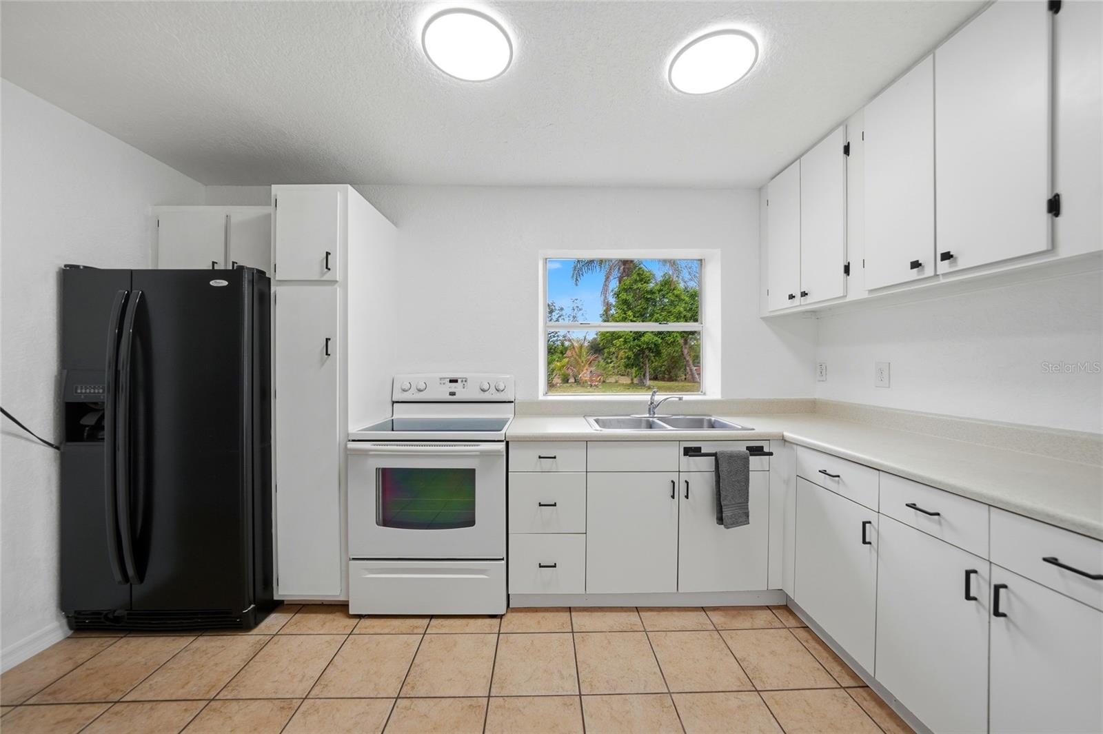 GENES LITTLE ACRES - Residential