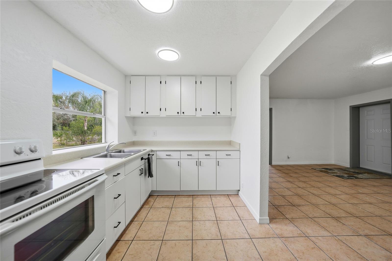 GENES LITTLE ACRES - Residential