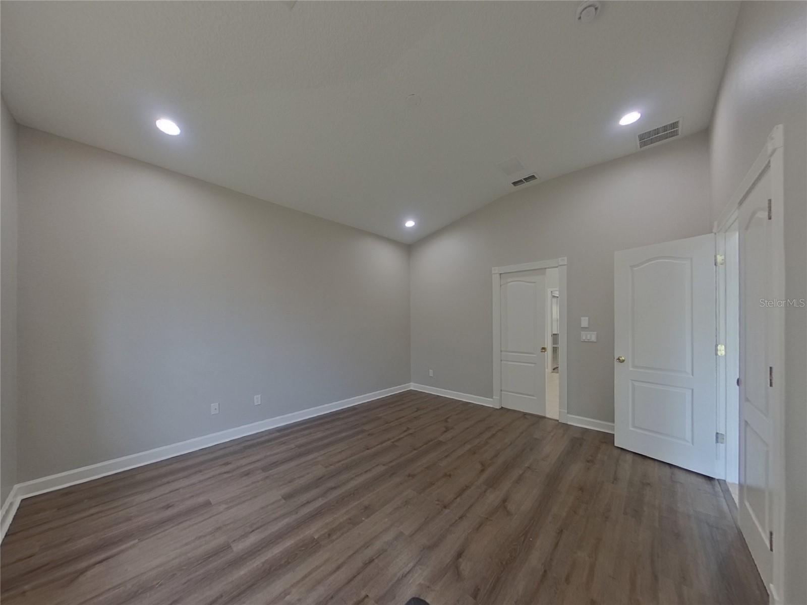 RESERVE AT LAKE MARY - Residential Lease