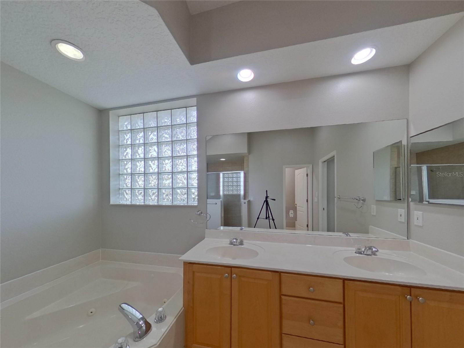 RESERVE AT LAKE MARY - Residential Lease