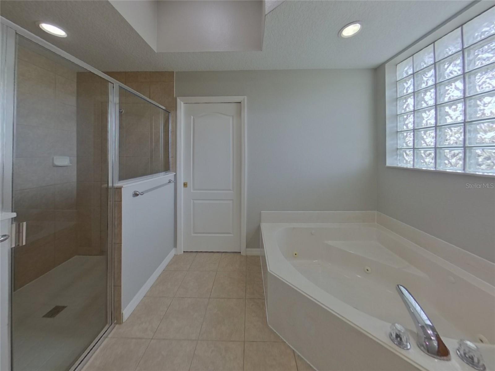 RESERVE AT LAKE MARY - Residential Lease