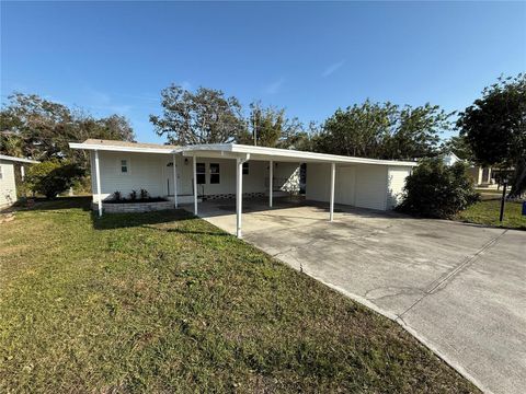 A home in PALMETTO