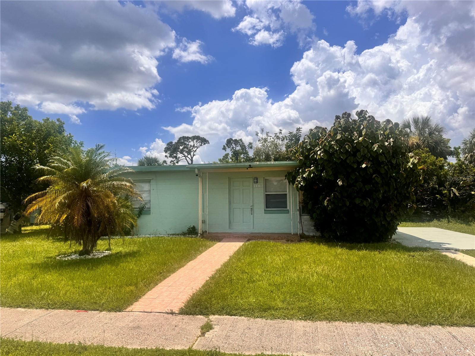 ONE OF THE LOWEST PRICED 3/2 PLUS DEN HOME IN-PORT CHARLOTTE. FRESHLY PAINTED, TILE FLOORS THROUGHOUT HOME,
BRAND NEW AIR CONDITIONER 1 WEEK AGO. HOUSE HAS NEWER CABNIETS AND NEW APPLAINCES, WILL NEED MINOR REPAIRS,
CLOSE TO SUNSEEKER RESORT AND PORT CHARLOTTE MALL AND RESTAURANTS. HOUSE CAN BE RENTED AT 1600 A MONTH , WITH NEW OWNER.