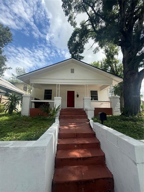Photo of 2712 E Columbus Drive, Tampa, FL 33605 (MLS # TB8520144)