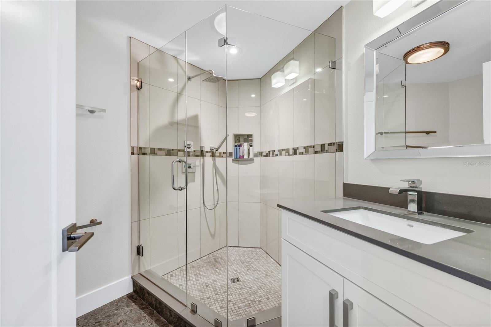 BAY HILL SEC 04 - Residential