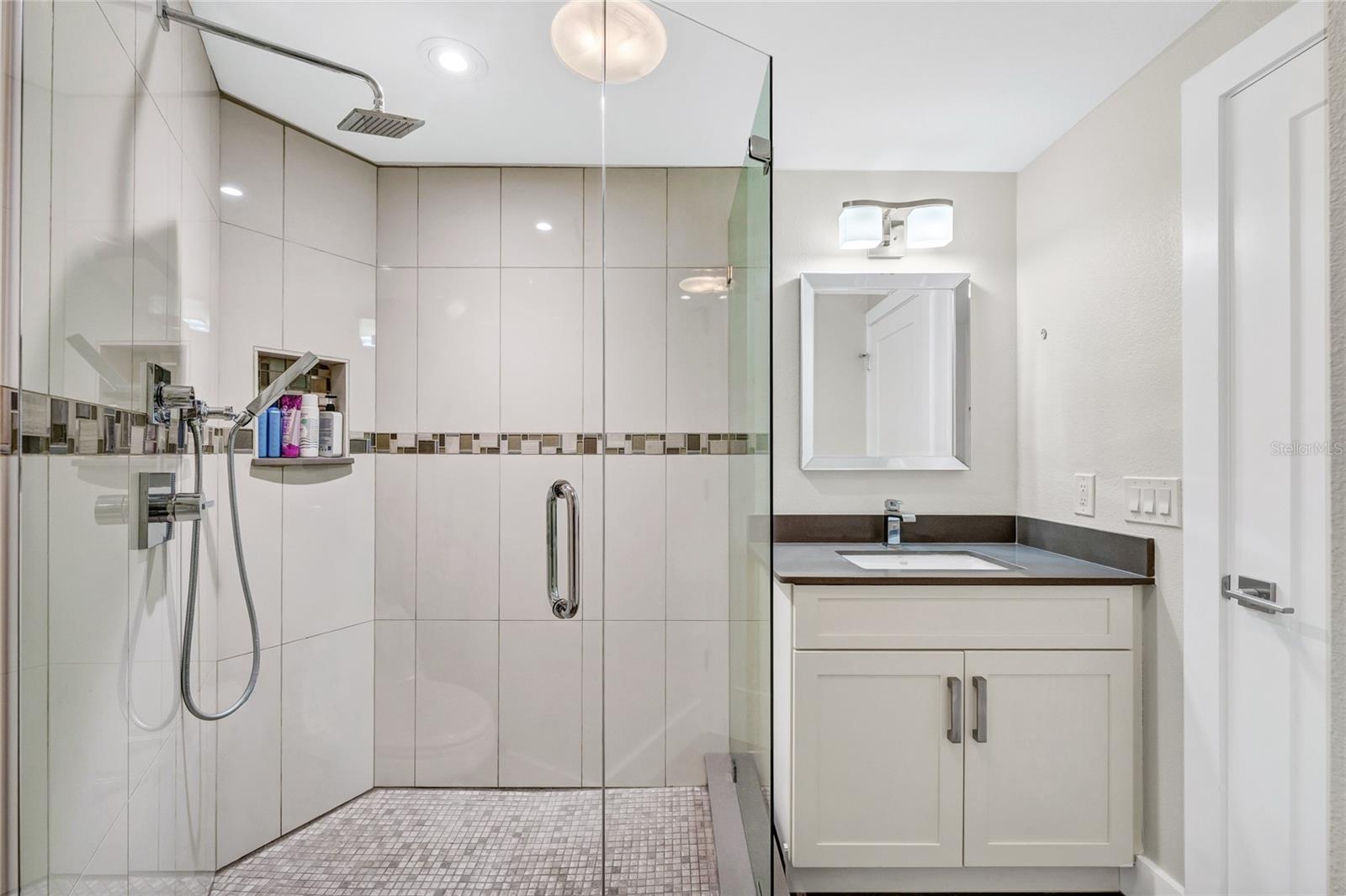 BAY HILL SEC 04 - Residential