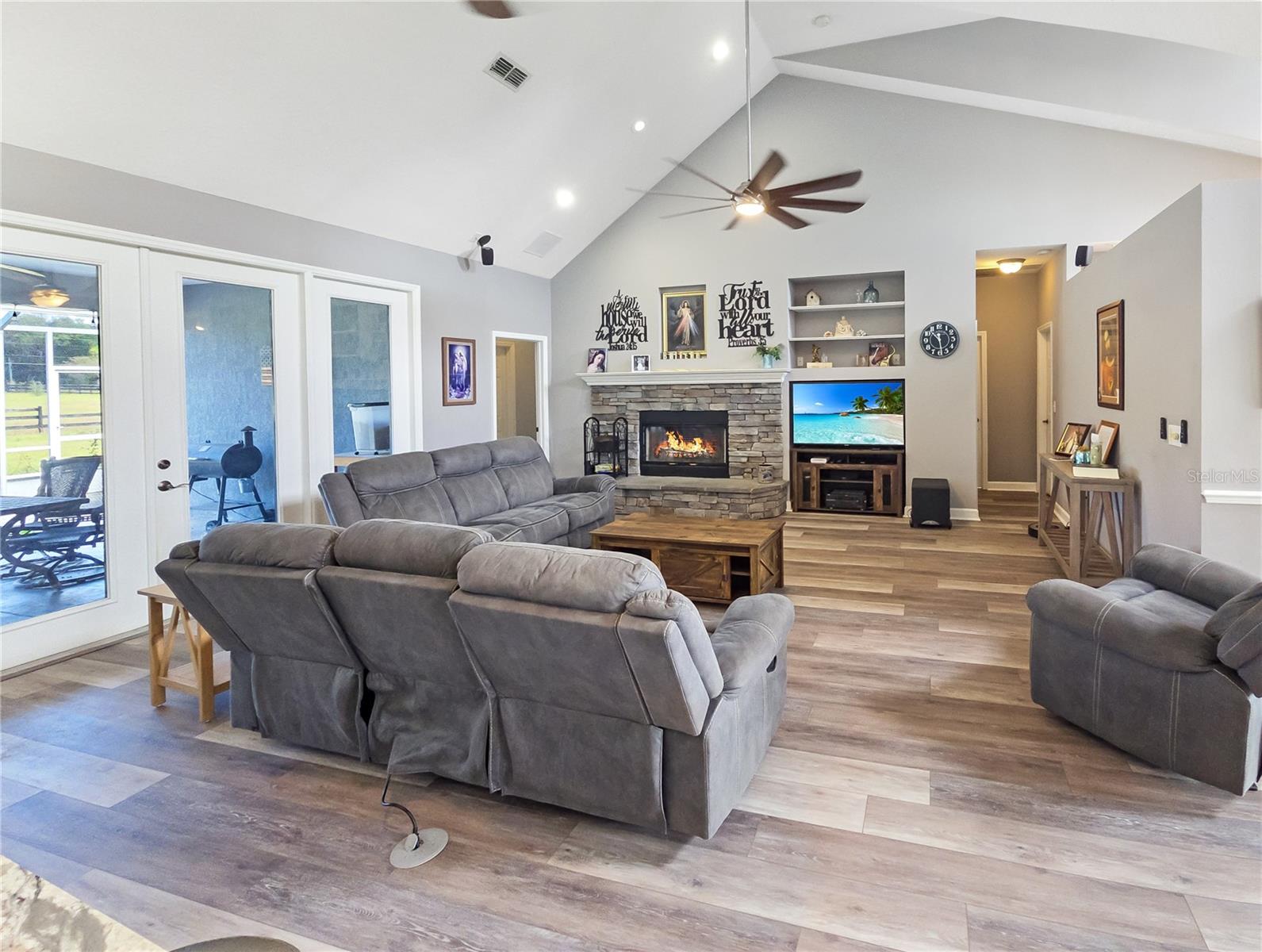 CROSS TIE RANCHES - Residential