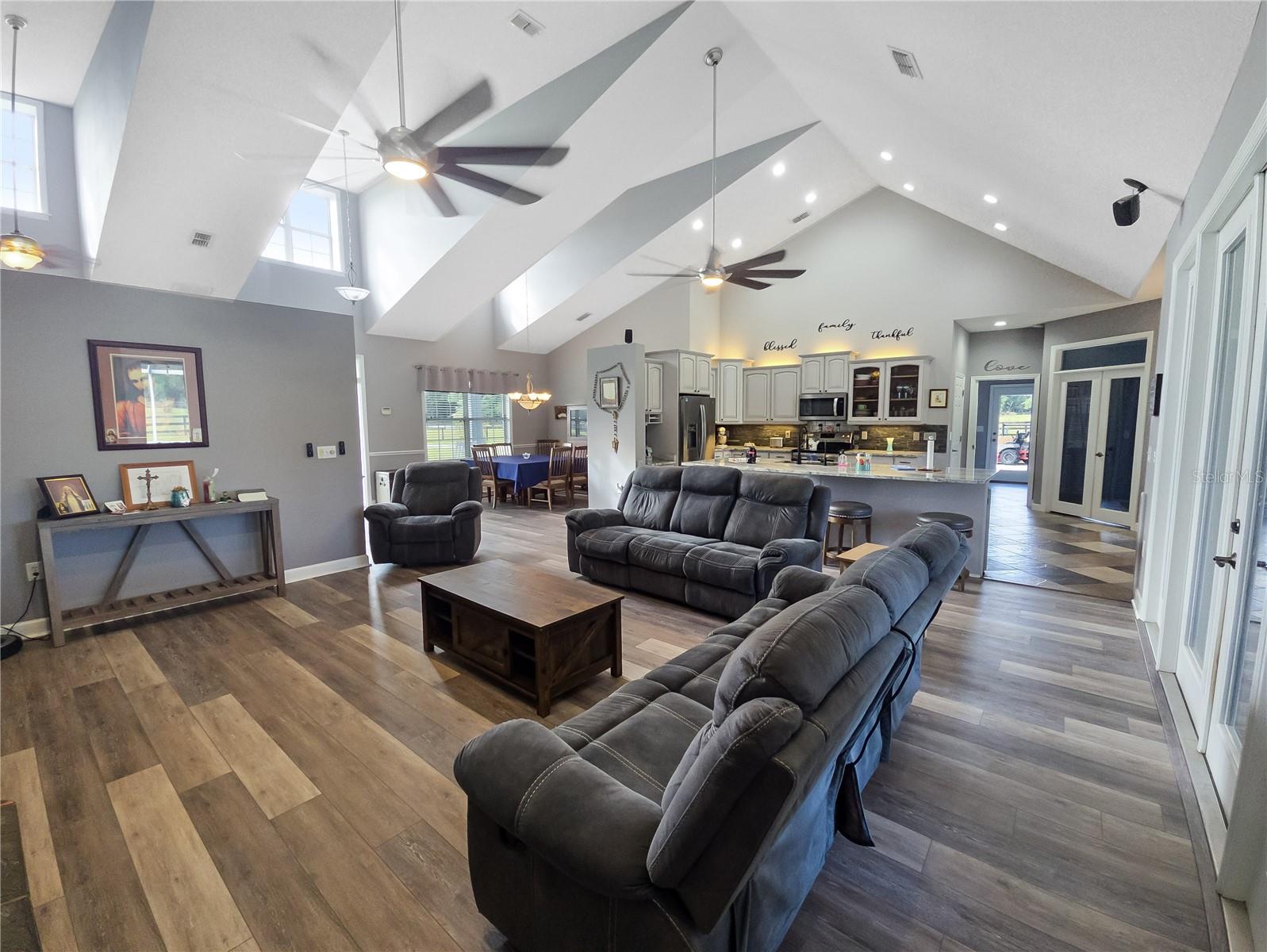 CROSS TIE RANCHES - Residential