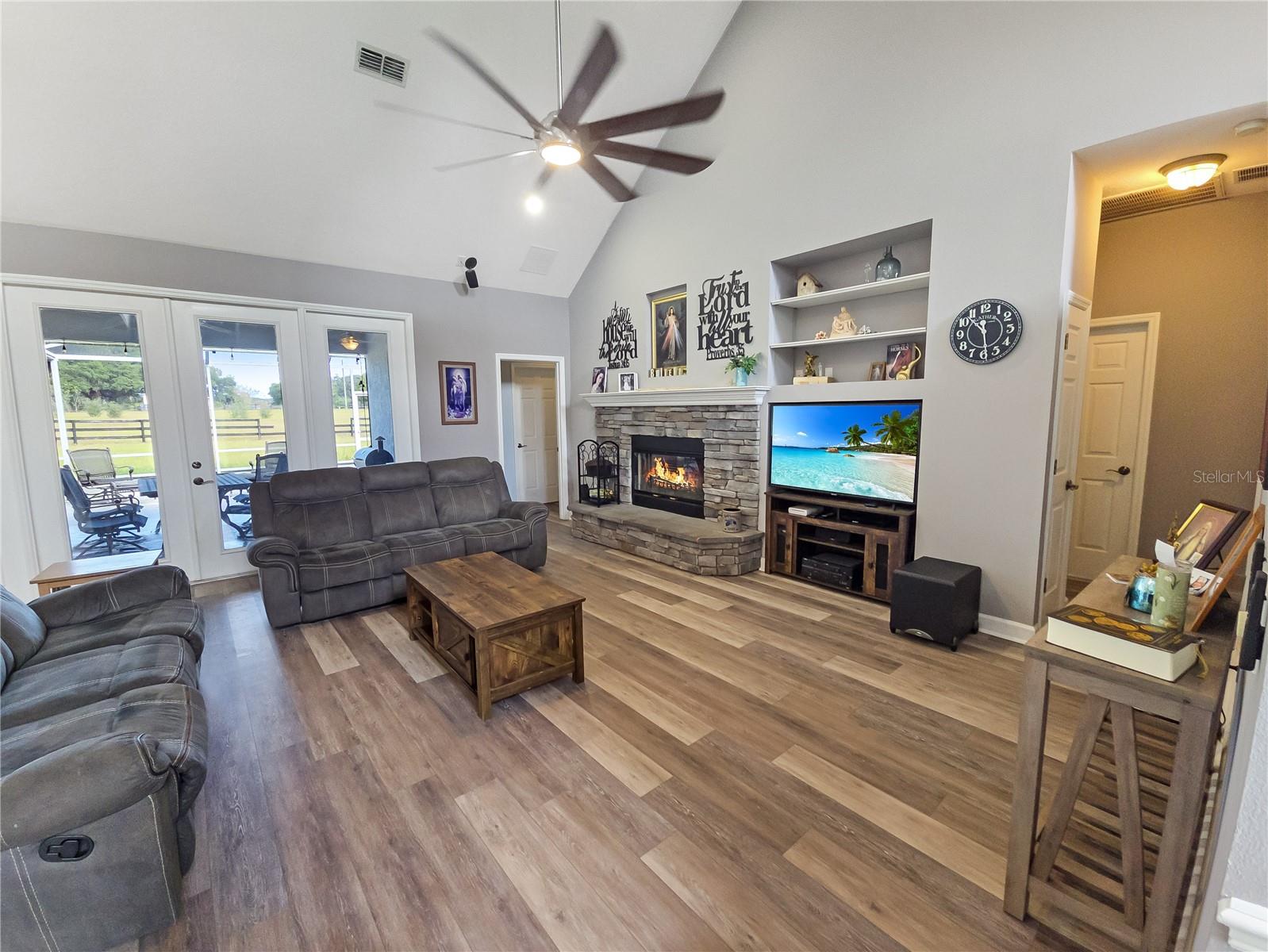 CROSS TIE RANCHES - Residential