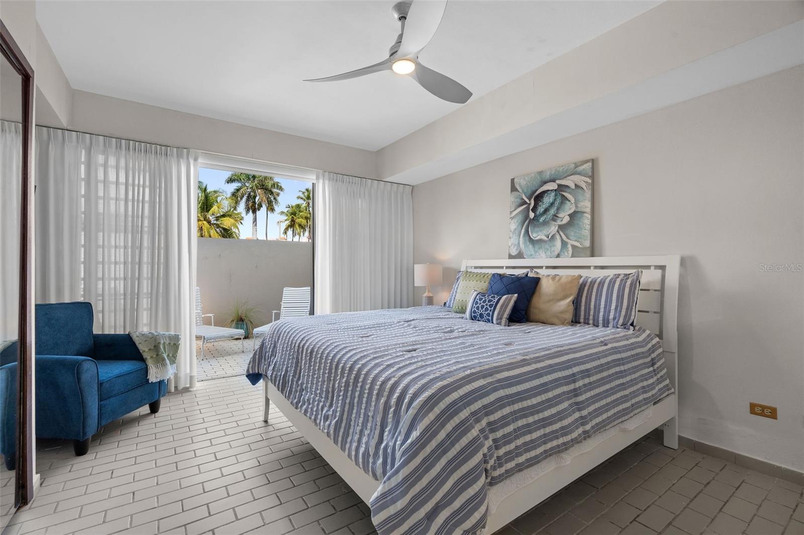 CRESCENT COVE CLUB CONDOMINIUM - Residential